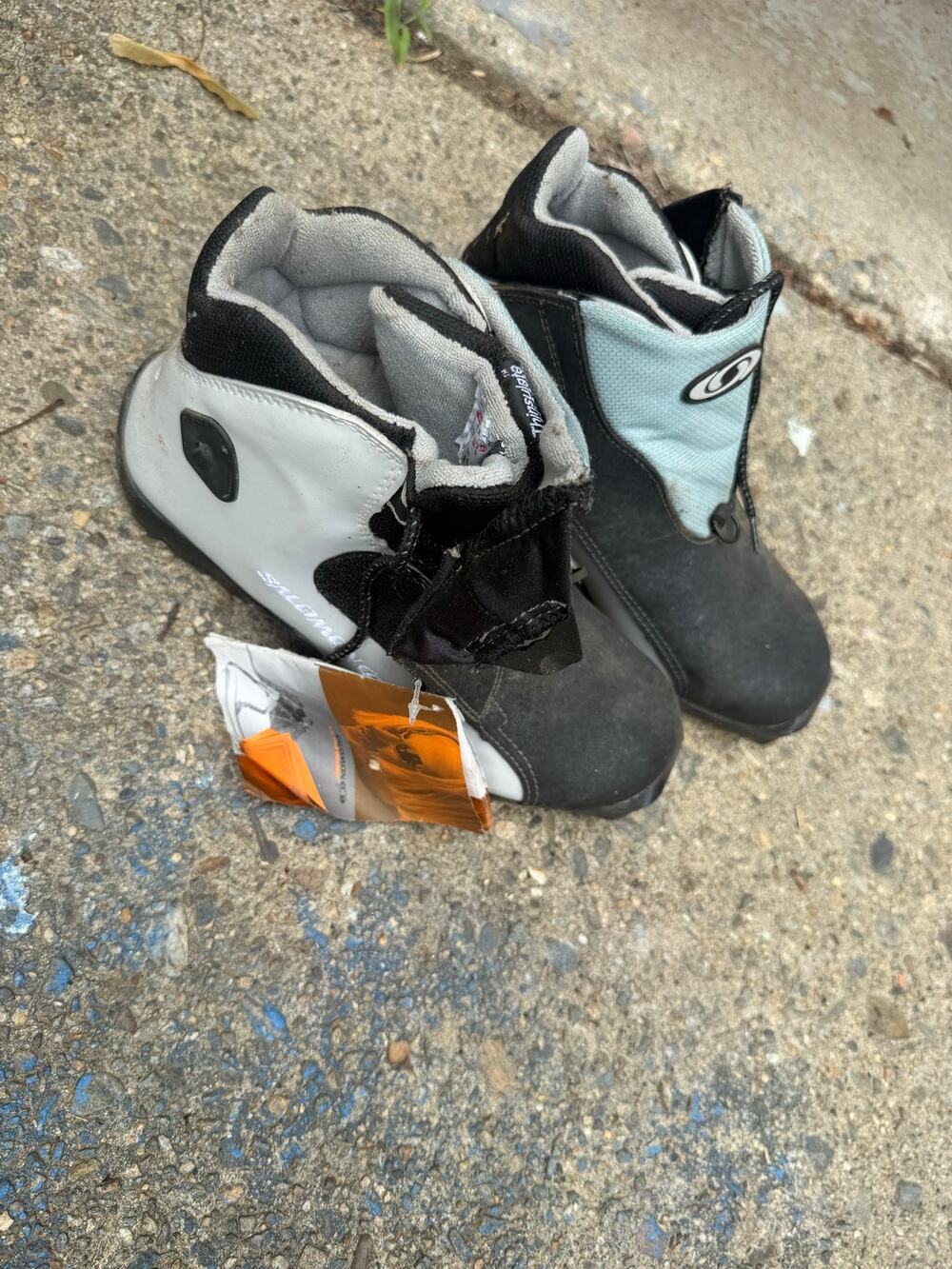 Salomon Womens Ski Shoe Boot Auto Fit Black Gray Sz 8.5